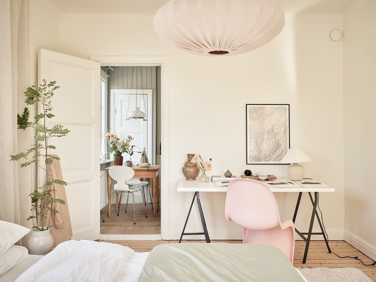 A Light Swedish Apartment with a Charming Kitchen 20 bedroom with desk