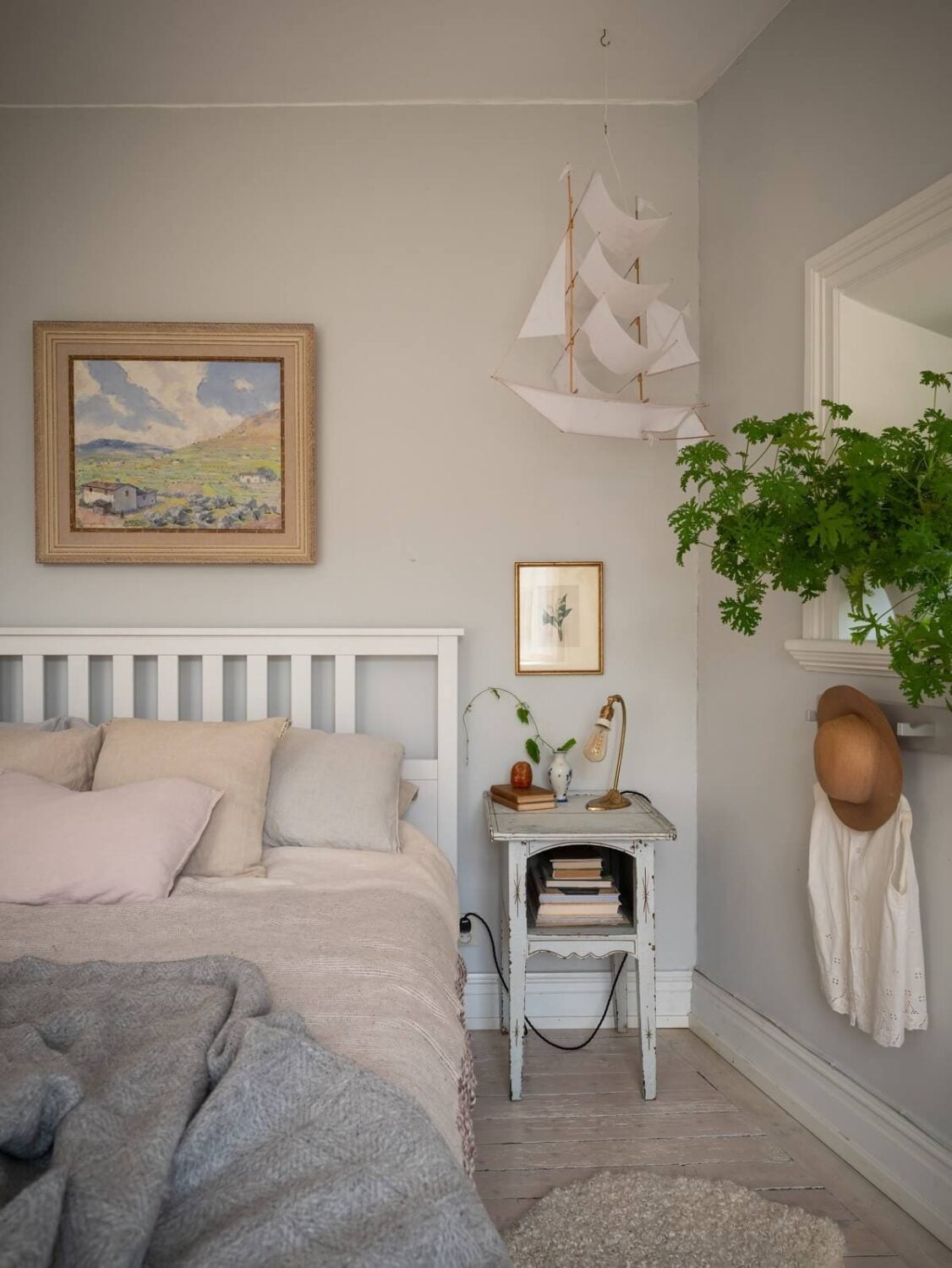Charming Vintage Country Style in a Family Apartment in Sweden 20 bedroom with light gray walls nordroom