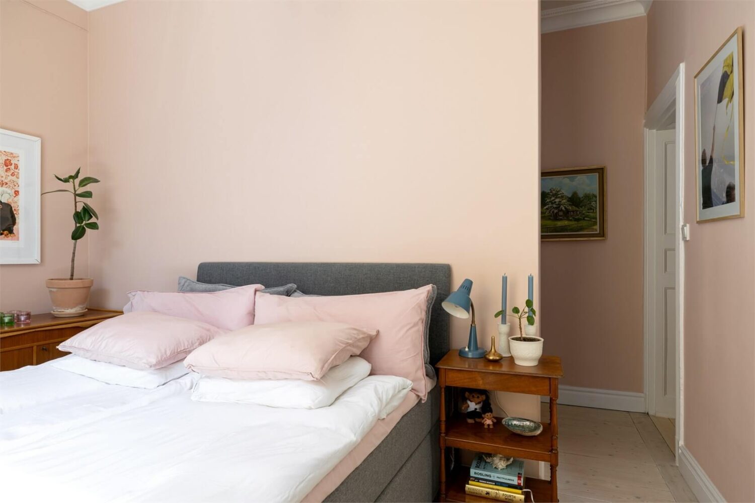 A Lovely Stockholm Apartment with a Black Kitchen and Pink Bedroom 20 bedroom with light pink walls