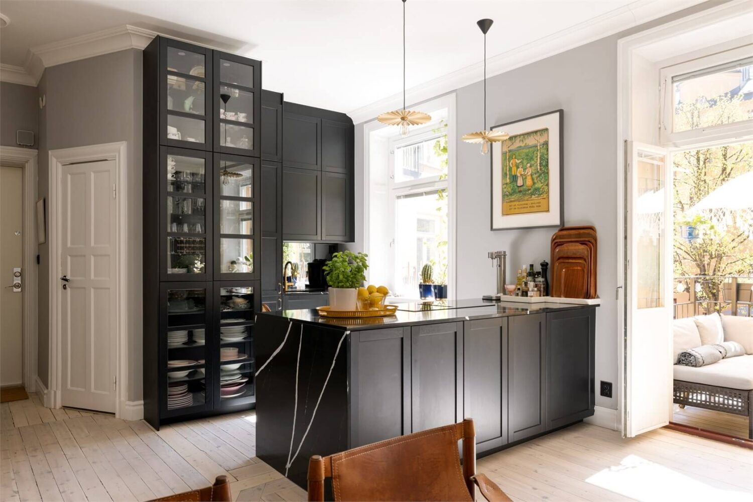 A Lovely Stockholm Apartment with a Black Kitchen and Pink Bedroom 3 black kitchen with floor to ceiling glass cabinet