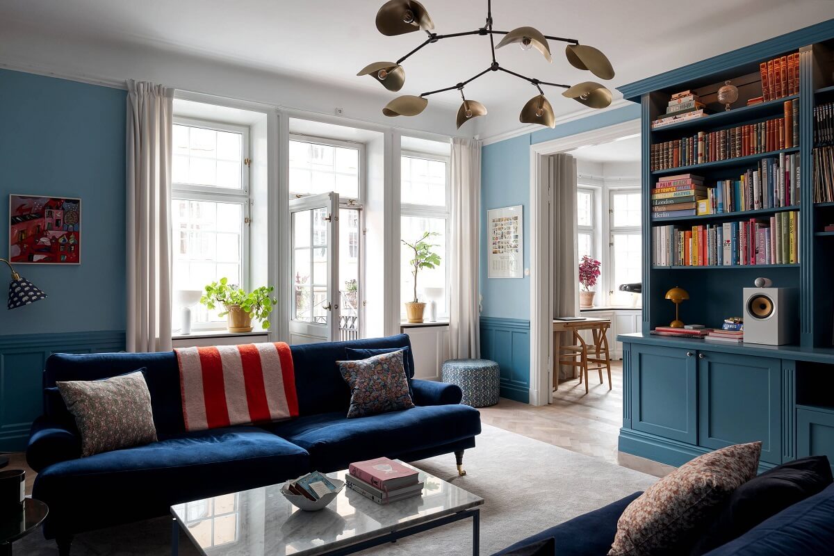 A Classic Apartment with a Blue Living Room 3 blue sofa in living room with built in bookcases
