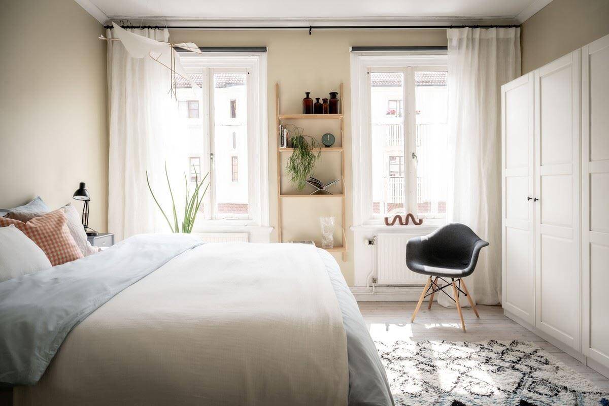 A Bright Swedish Apartment with Subtle Color Accents 20 bright scandi bedroom