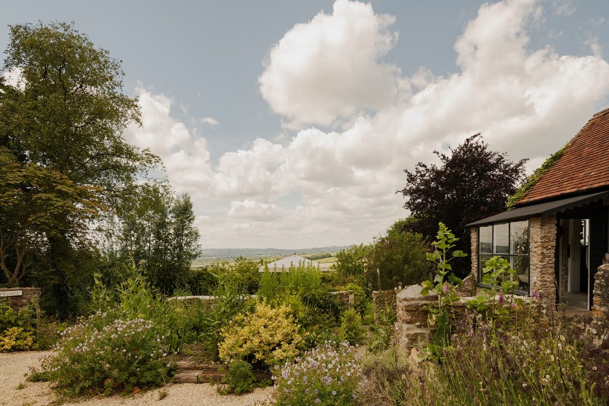 A Charming English Cottage with Historic Details 17 charming garden english cottage A Charming English Cottage with Historic Details