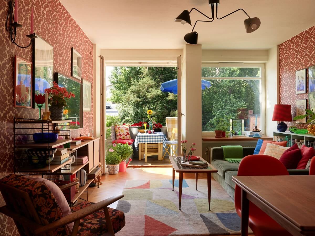 A Colorful Swedish Apartment Inspired by the 50s and 70s 7 colorful living room midcentury style nordroom
