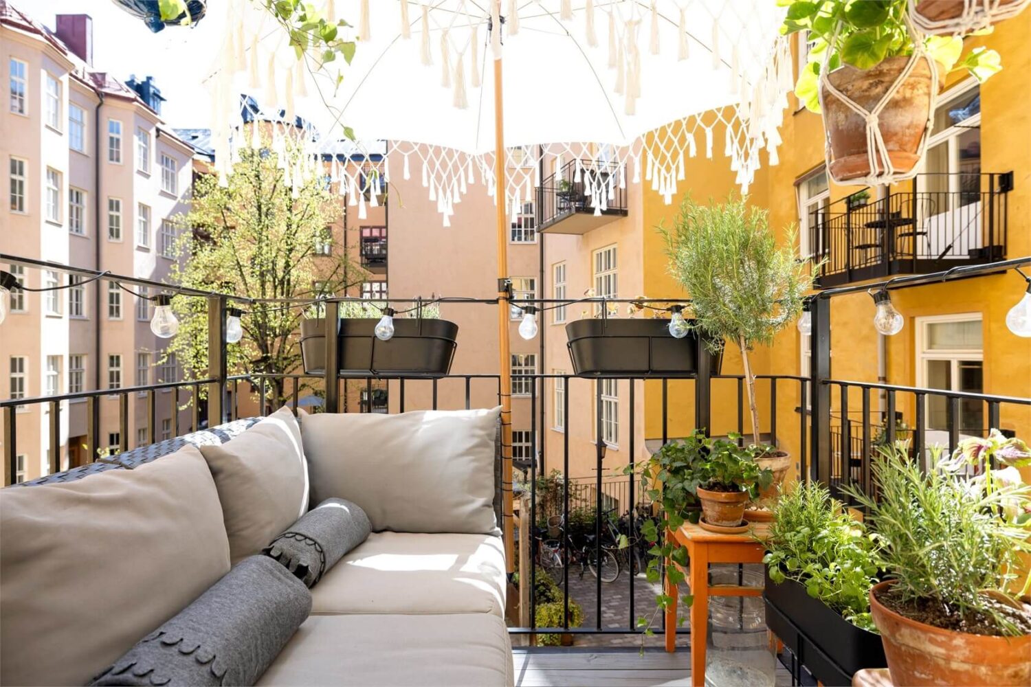 A Lovely Stockholm Apartment with a Black Kitchen and Pink Bedroom 11 courtyard balcony