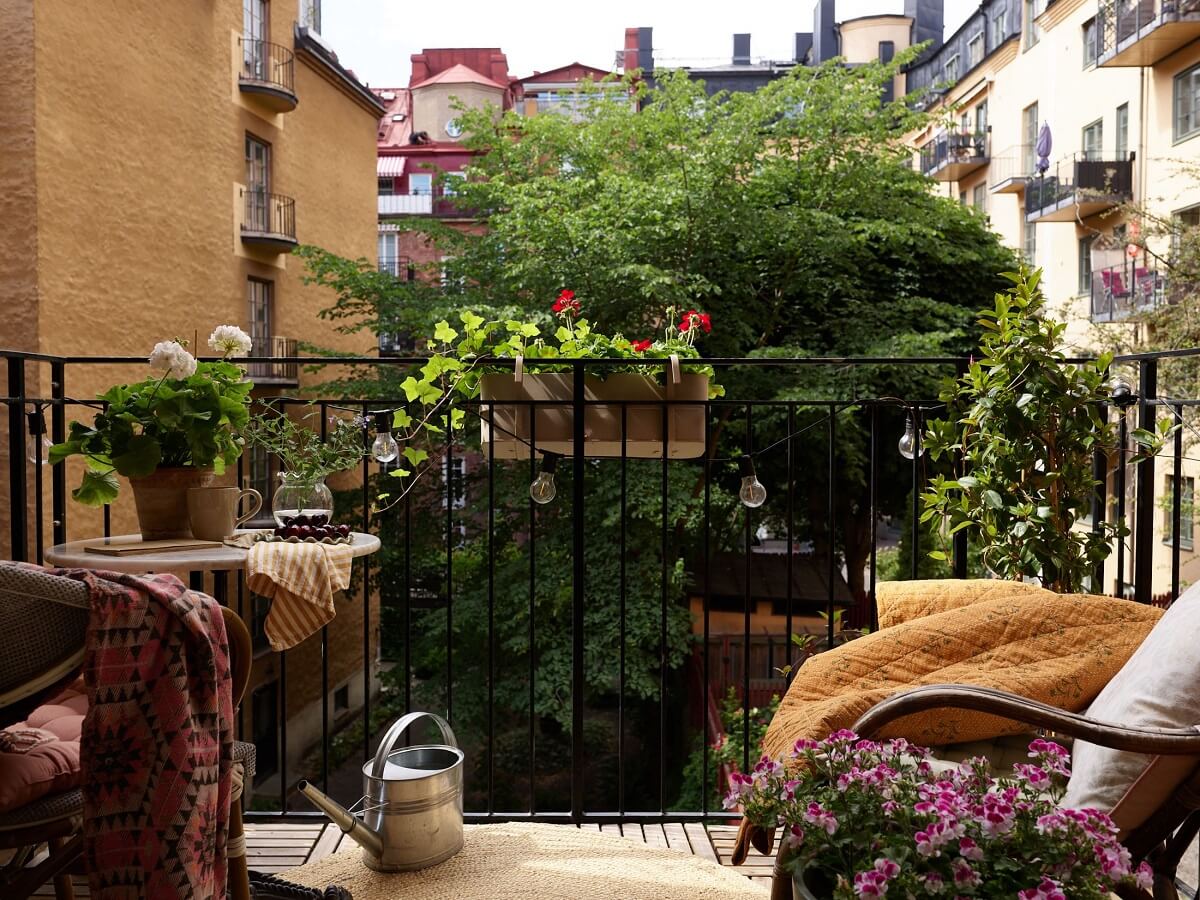 A Cozy 1920s Apartment with Original Details and Wallpaper 21 cozy courtyard balcony