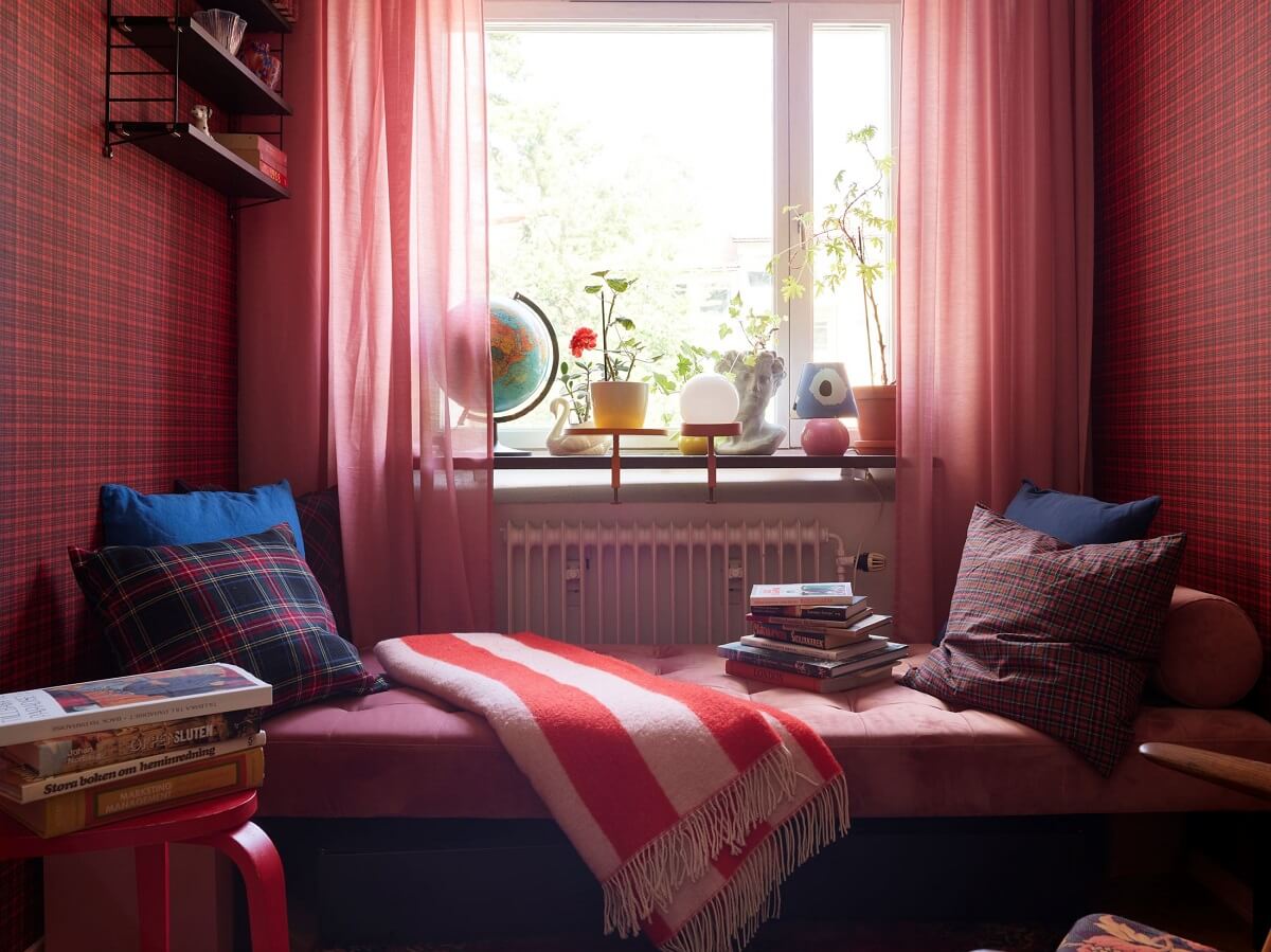 A Colorful Swedish Apartment Inspired by the 50s and 70s 20 daybed and wallpapered walls
