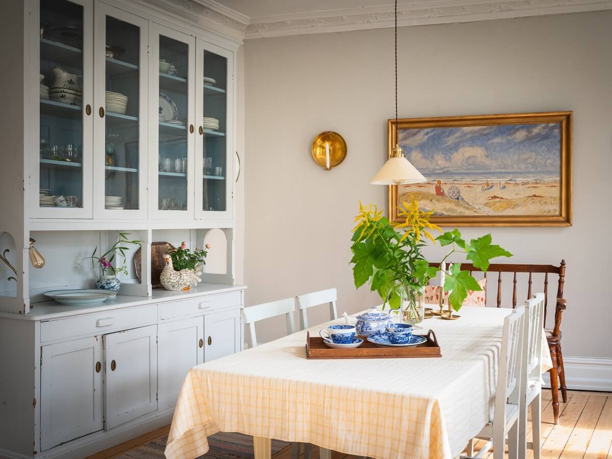 Charming Vintage Country Style in a Family Apartment in Sweden 7 dining room with built in cabinets
