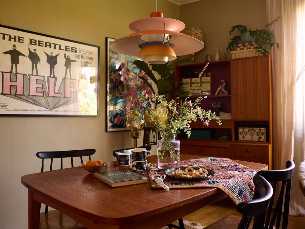 A Charming and Cozy Midcentury Family Apartment in Sweden 17 dining room with midcentury furniture nordroom