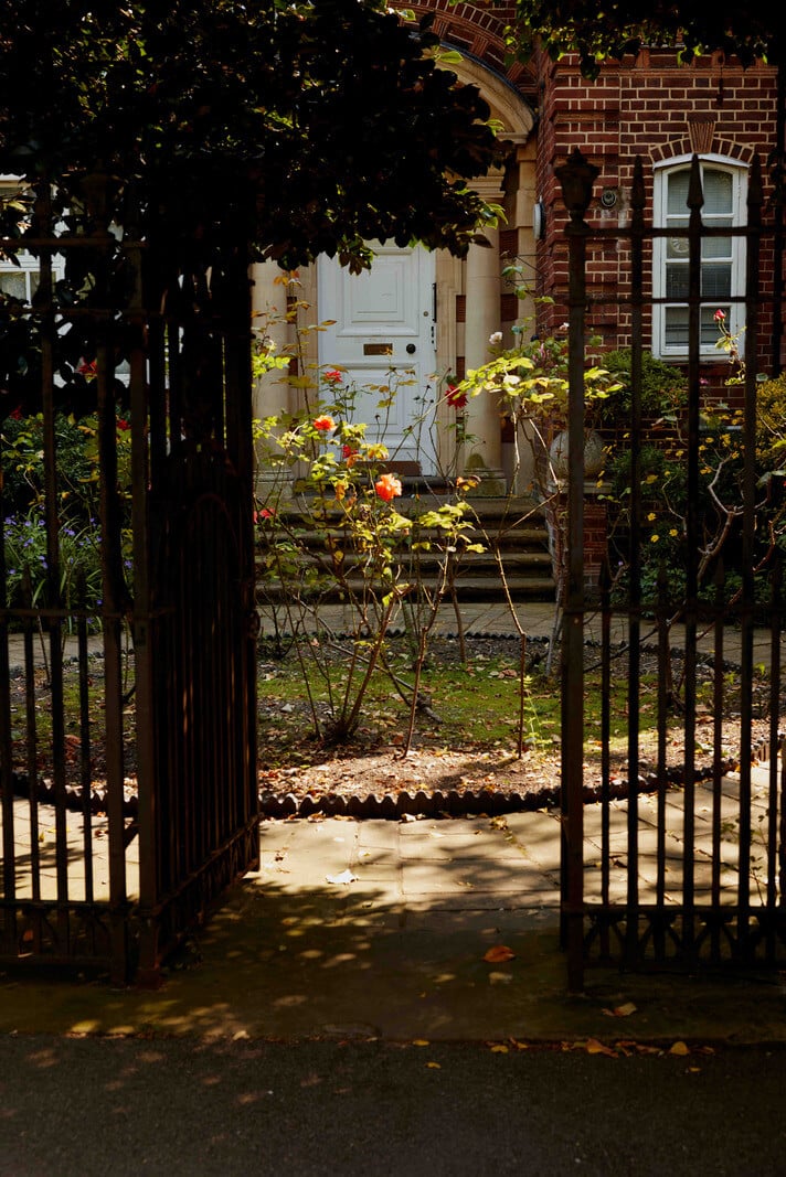 An Apartment with Rich Colors and Modern Design in a Victorian Mansion 16 gates victorian mansion house england nordroom