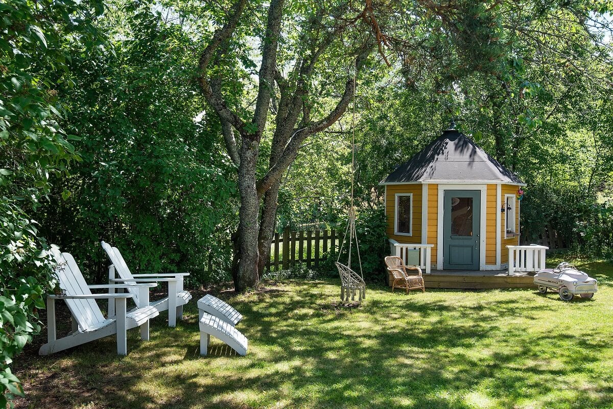 A Yellow Swedish Villa with Views of the Sea 24 green garden swedish villa