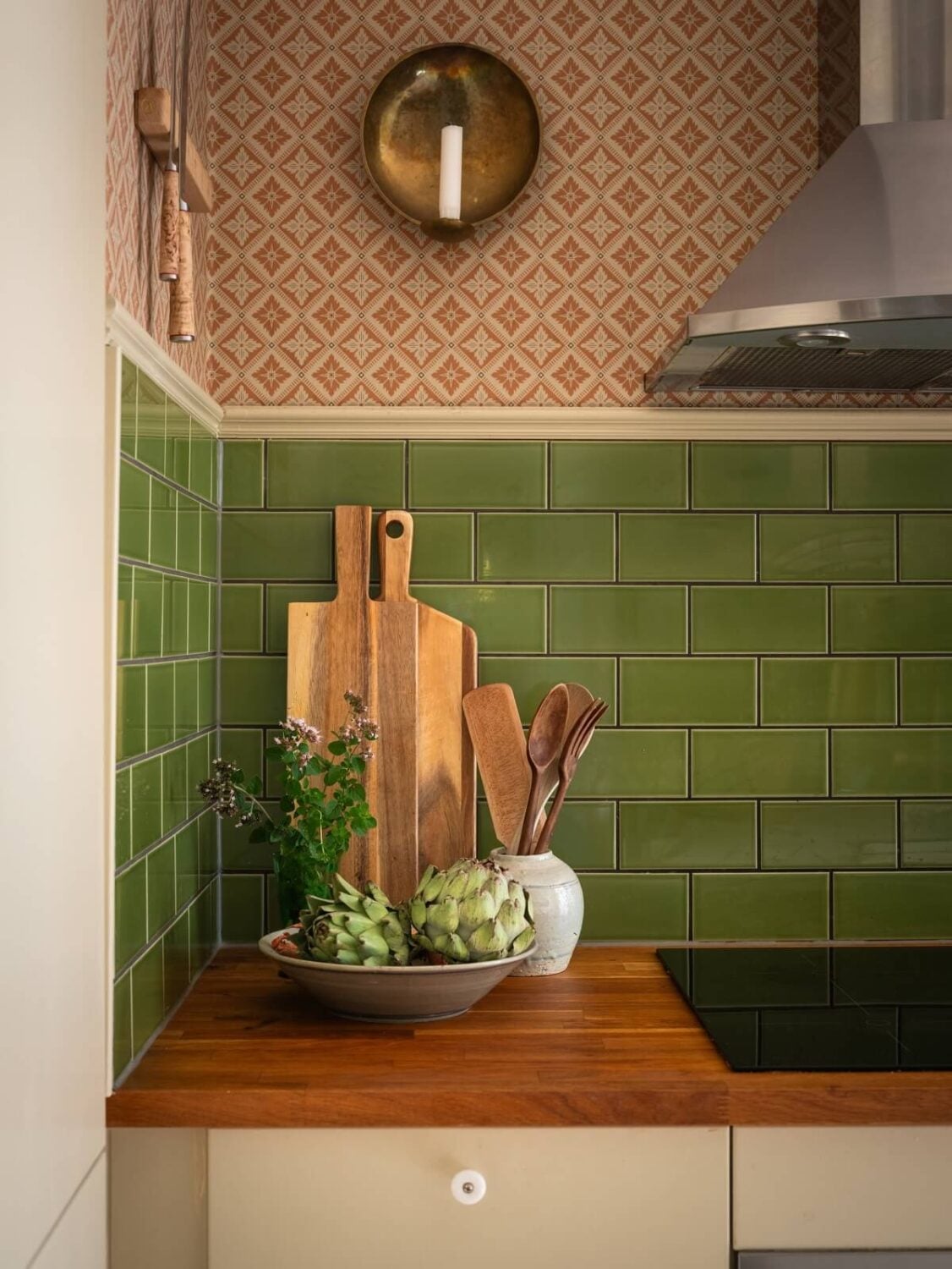 Charming Vintage Country Style in a Family Apartment in Sweden 15 green tiles and pink wallpaper nordroom