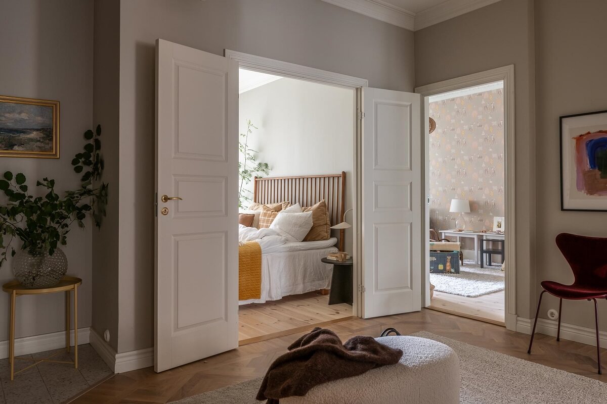A Spacious Renovated Apartment with a Light Pink Living Room 16 hallway