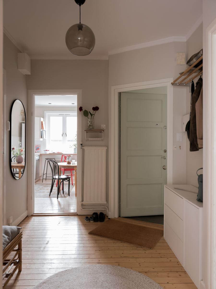 A Beautiful Renovated Maisonette Home with a Calm Color Palette 30 hallway