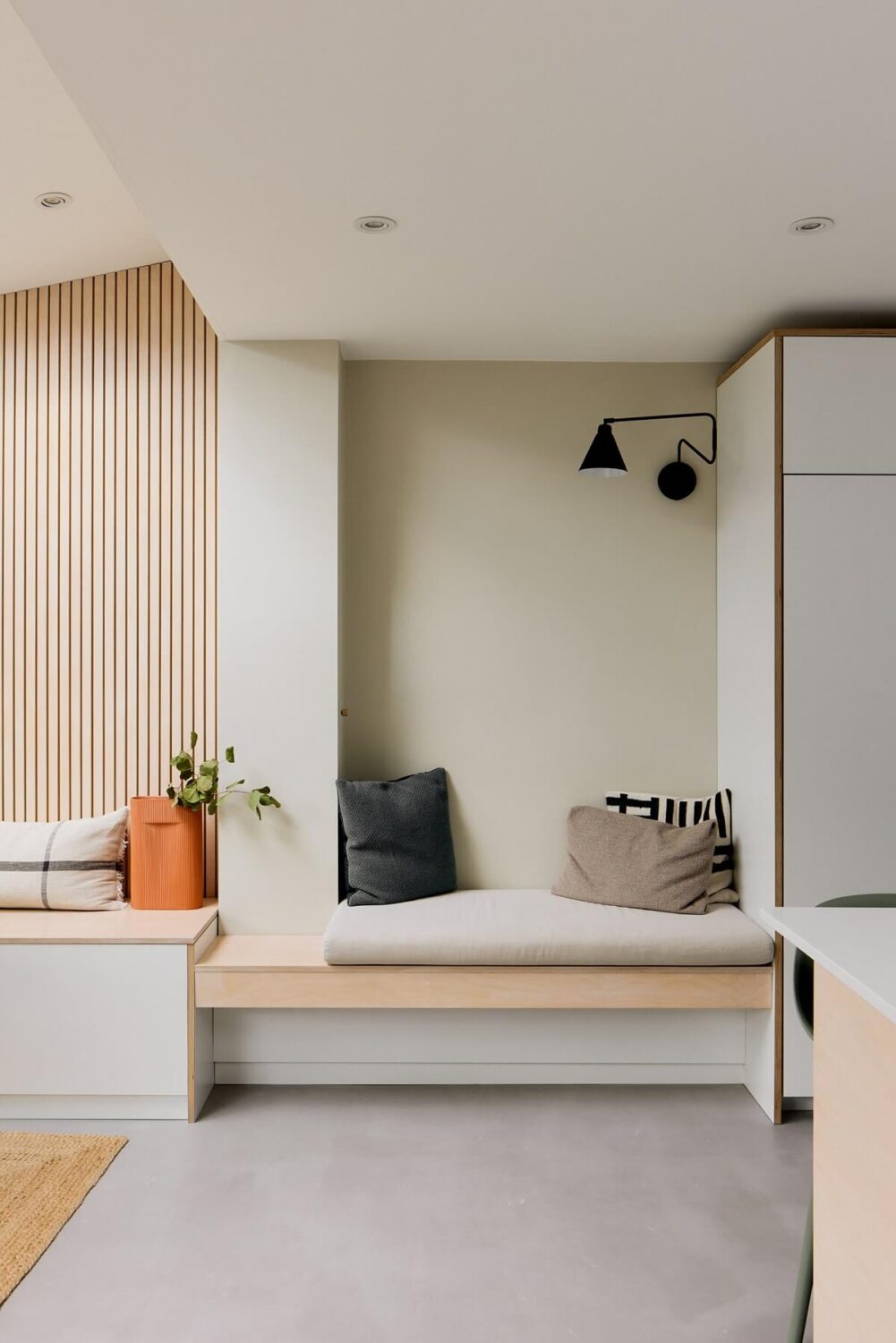 Light and Modern Spaces in an Award-Winning London House 11 kitchen bench
