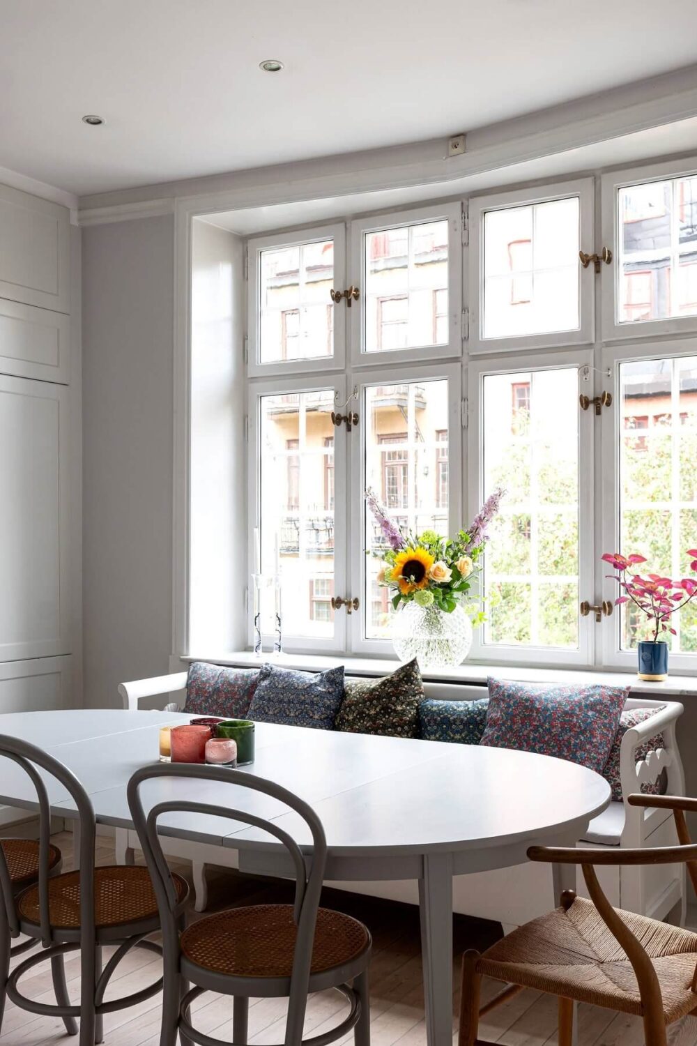 A Classic Apartment with a Blue Living Room 21 kitchen table detail
