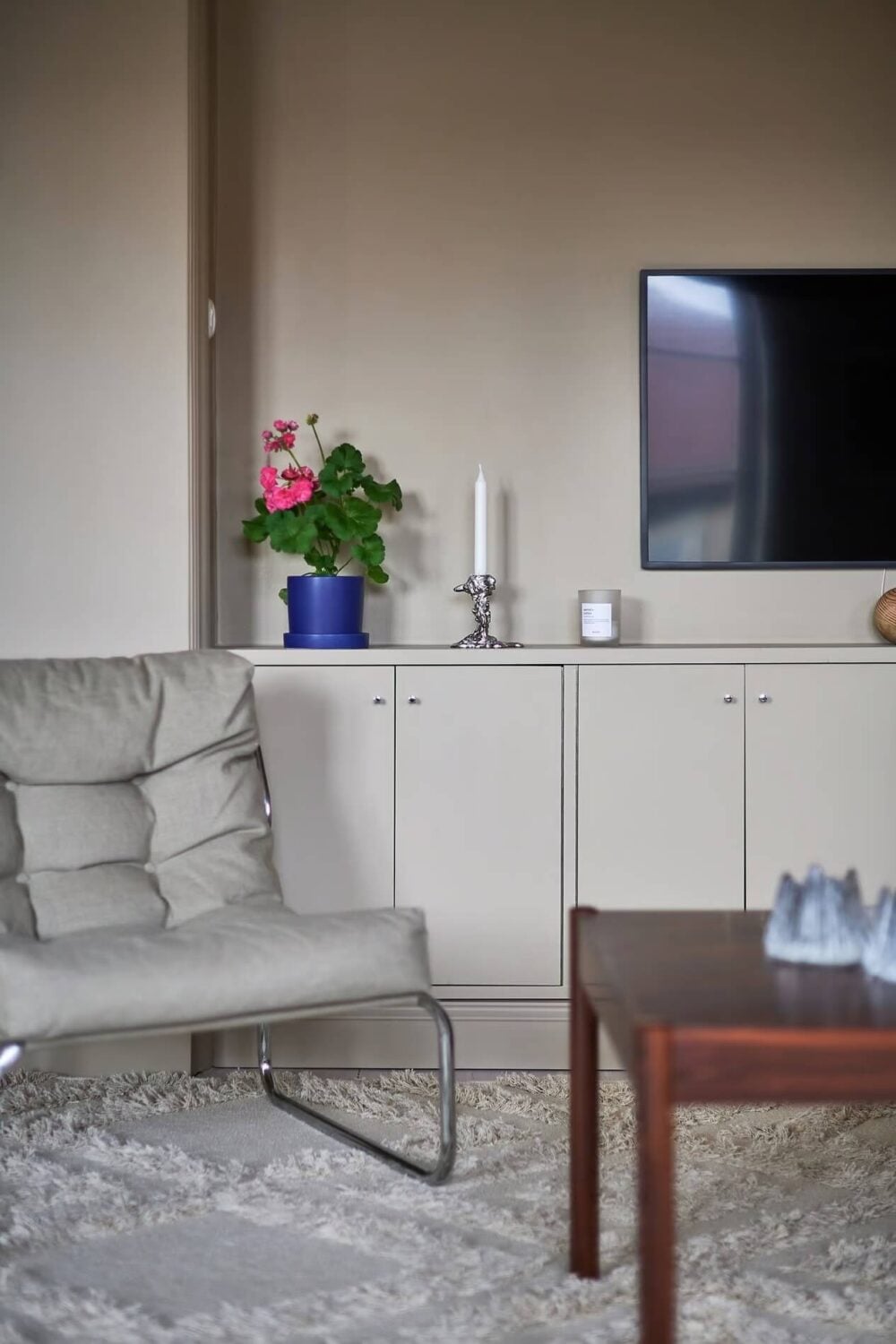 Warm Color-Drenched Rooms in a Swedish Apartment 5 living room detail
