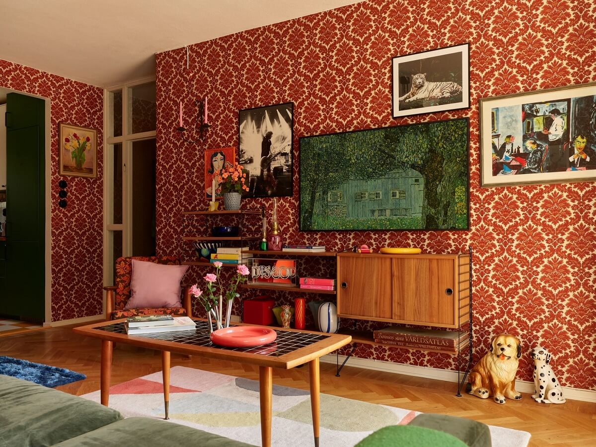 A Colorful Swedish Apartment Inspired by the 50s and 70s 13 living room medallion patterned wallpaper midcentury style nordroom