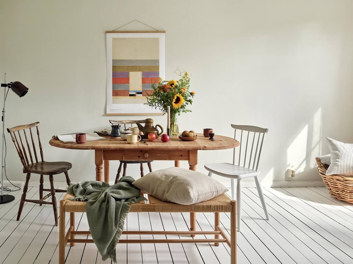 A Small Apartment with a Bright Open-Plan Kitchen & Bedroom 17 living room with wooden dining table