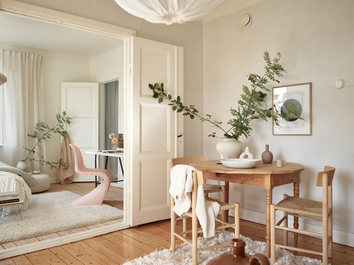 A Light Swedish Apartment with a Charming Kitchen 4 living room with wooden dining table