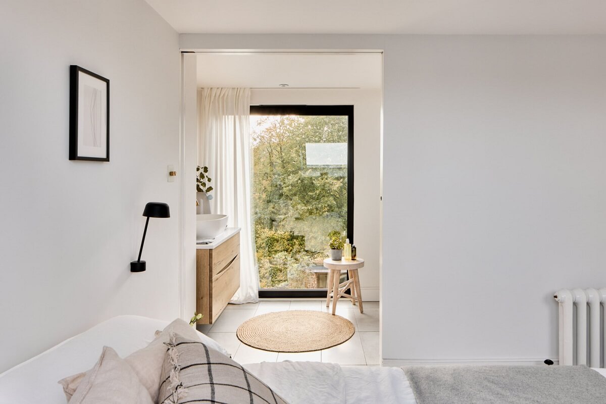 Light and Modern Spaces in an Award-Winning London House 18 modern bedroom with en suite bathroom