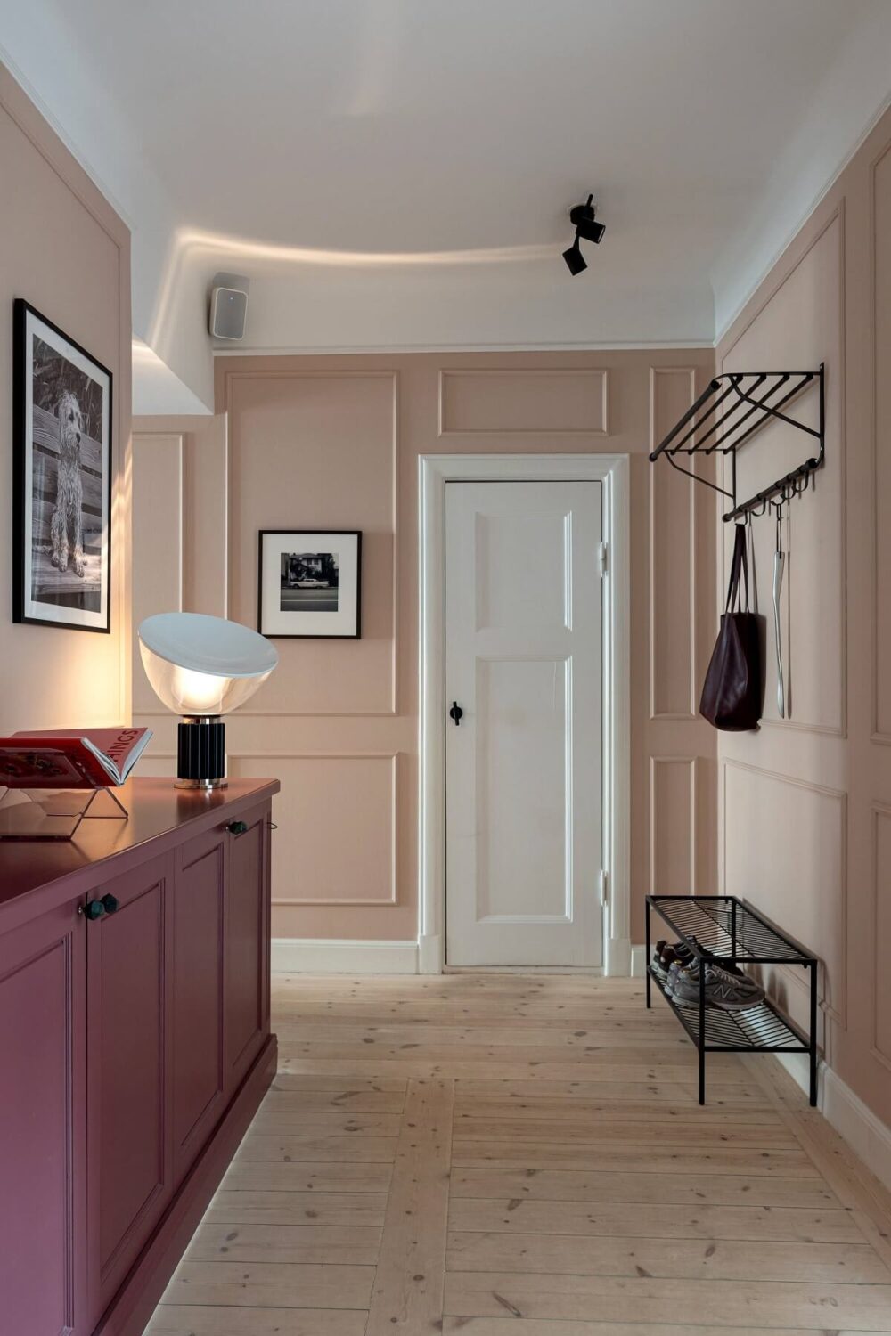 A Classic Apartment with a Blue Living Room 23 pink hallway with dark pink built in cabinets and bench nordroom