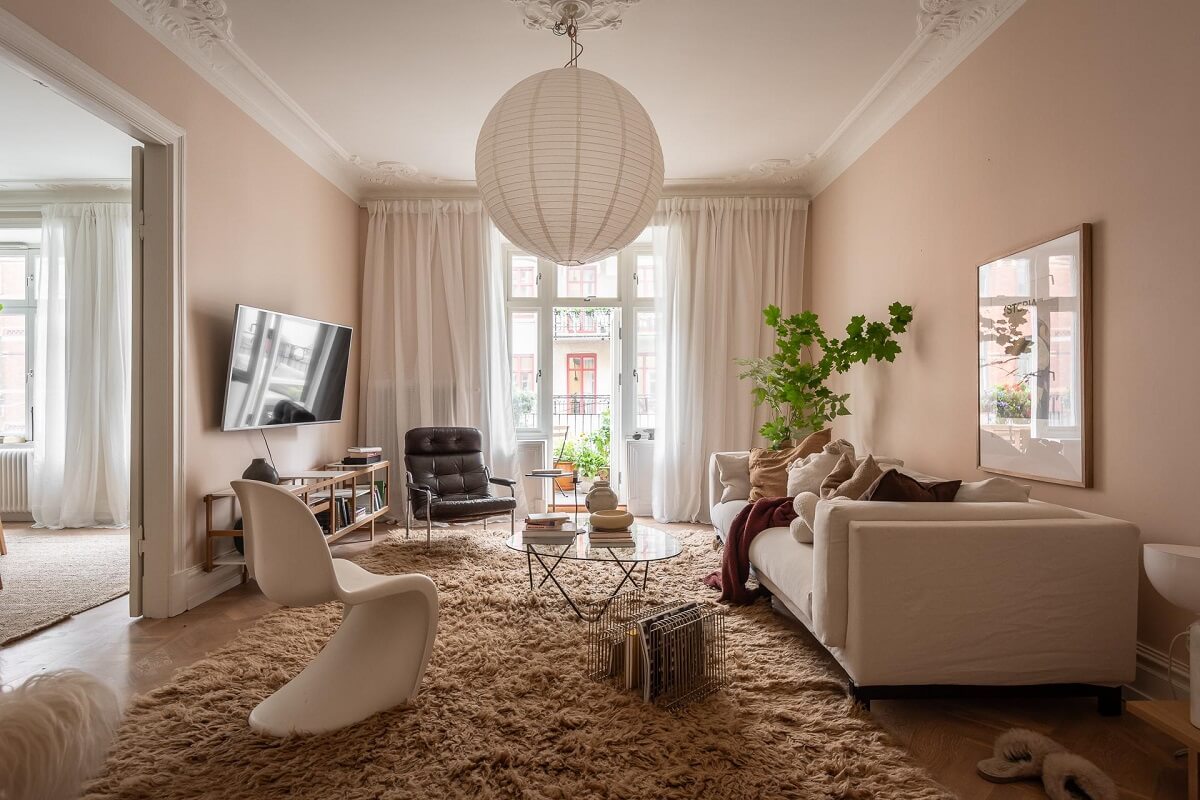 A Spacious Renovated Apartment with a Light Pink Living Room 2 scandinavian living room with light pink walls and large rug
