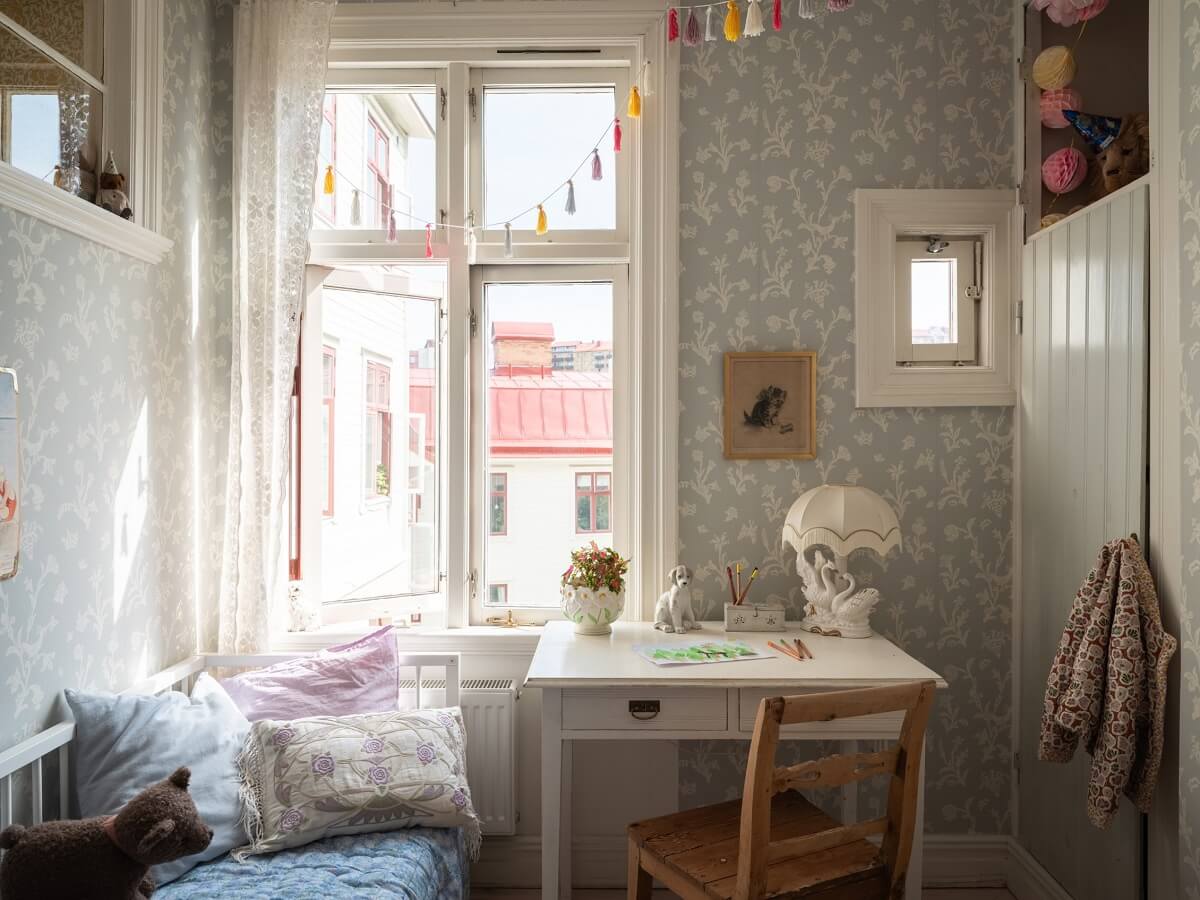 Charming Vintage Country Style in a Family Apartment in Sweden 26 small childrens bedroom with wallpaper and desk nordroom