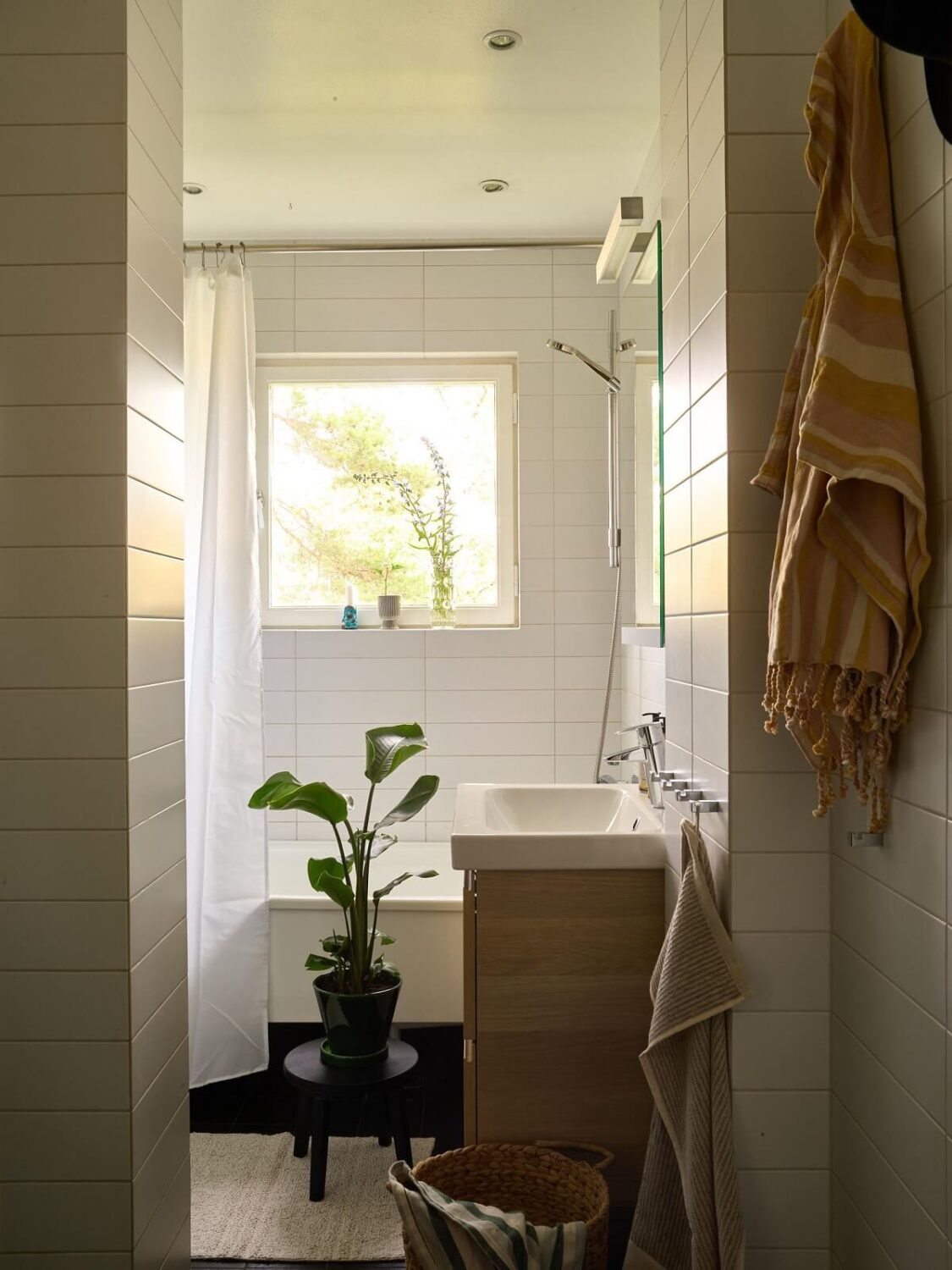 A Charming and Cozy Midcentury Family Apartment in Sweden 24 small white bathroom
