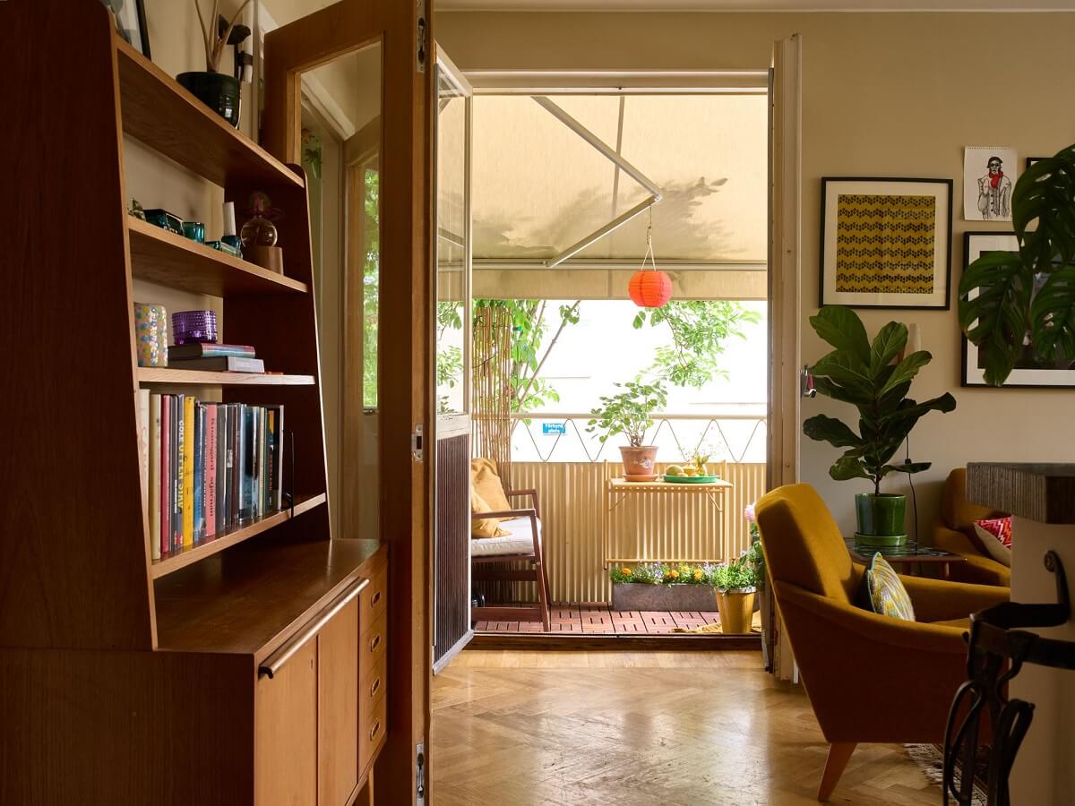 A Charming and Cozy Midcentury Family Apartment in Sweden 7 vintage living room with balcony nordroom