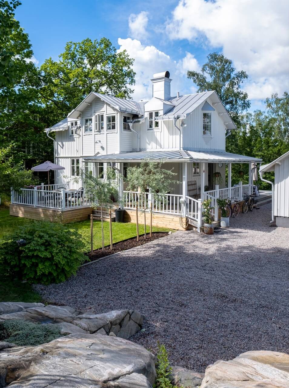 A White Swedish Villa with a Veranda and a Swimming Pool 36 white swedish villa nordroom