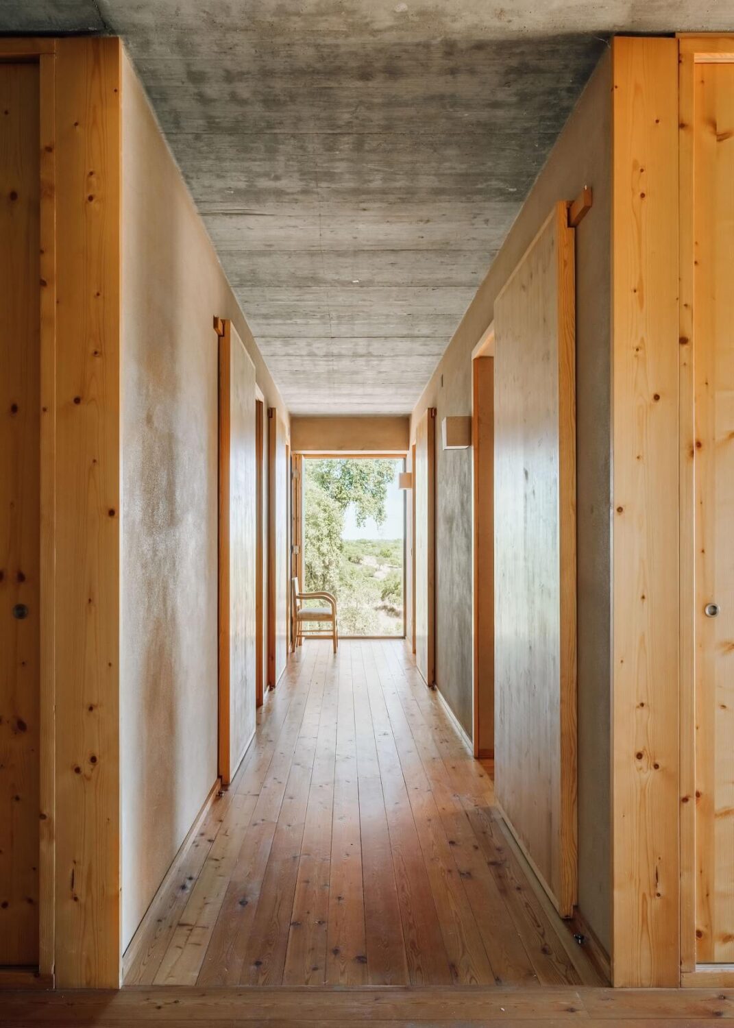 A Beautiful Artist Retreat Designed by Architect Bartolomeu Costa Cabral 4 FantasticFrankCasaEmTaipaLTA0377 A Beautiful Artist Retreat Designed by Architect Bartolomeu Costa Cabral
