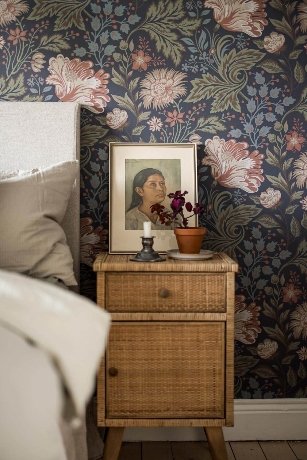 A Lovely Early 20th Century House with Wallpapers 16 bedroom detail