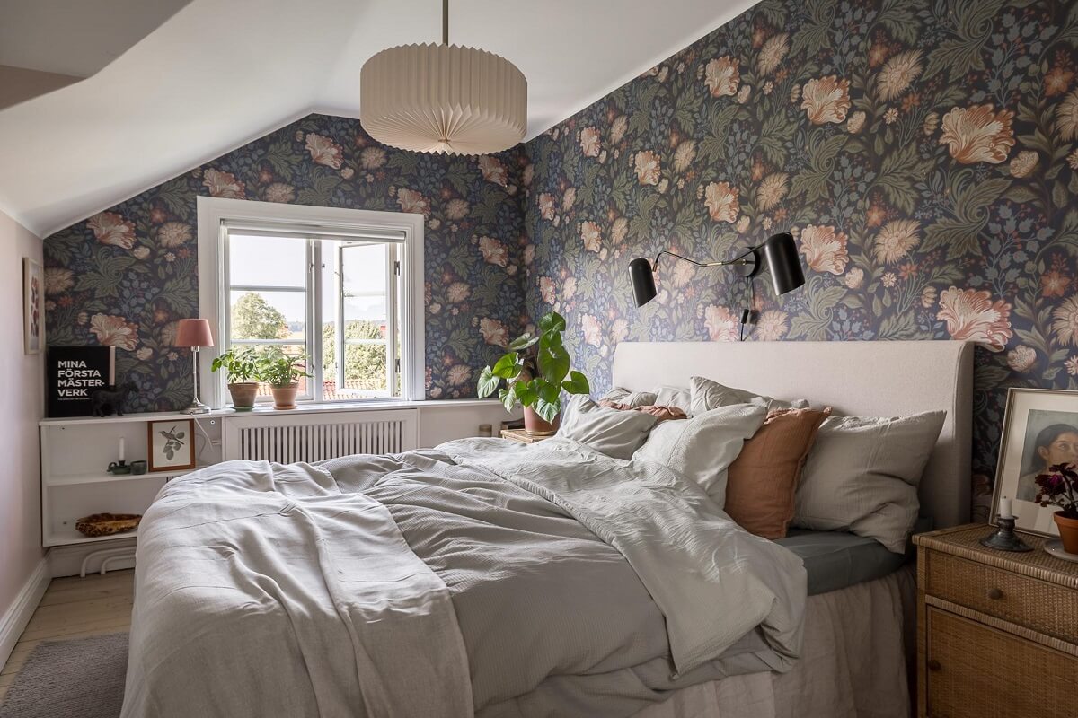 A Lovely Early 20th Century House with Wallpapers 15 bedroom moody wallpaper