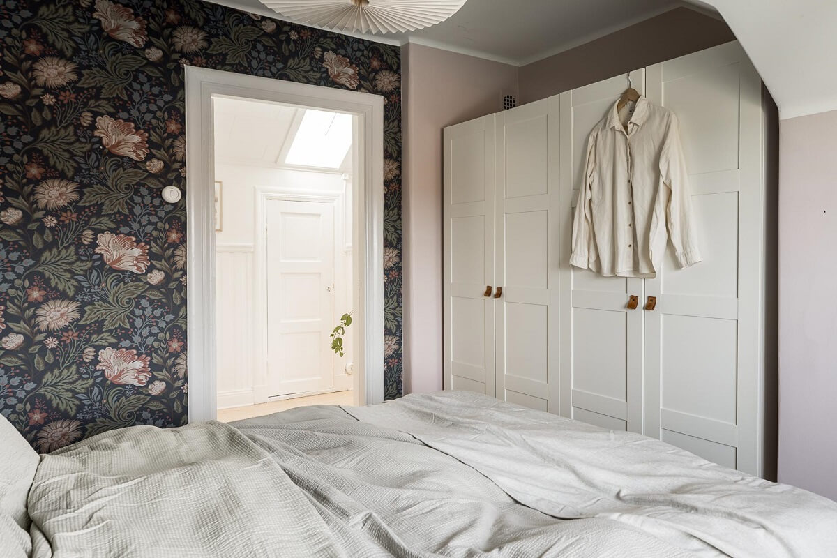 A Lovely Early 20th Century House with Wallpapers 17 bedroom wardrobes wallpaper