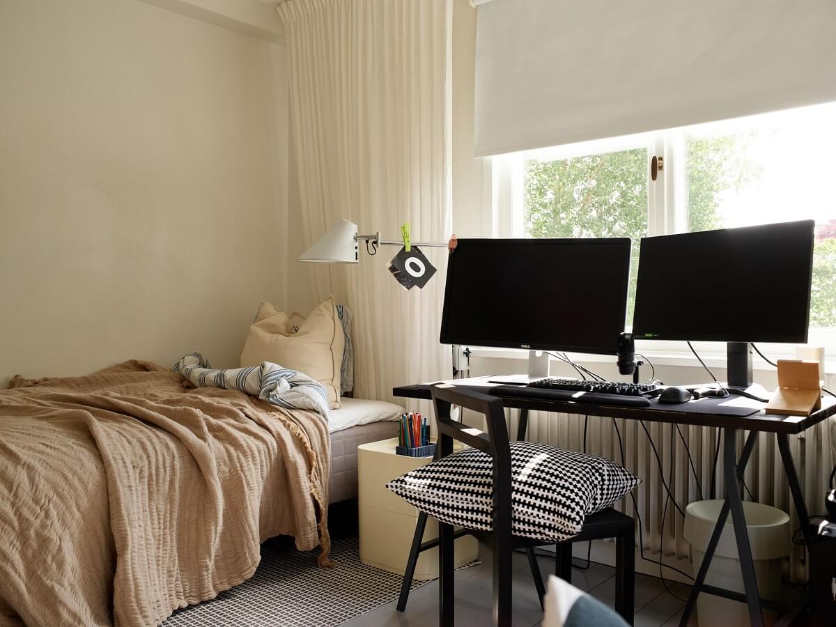 A 1940s House with Painted Floorboards in Sweden 17 bedroom with home office
