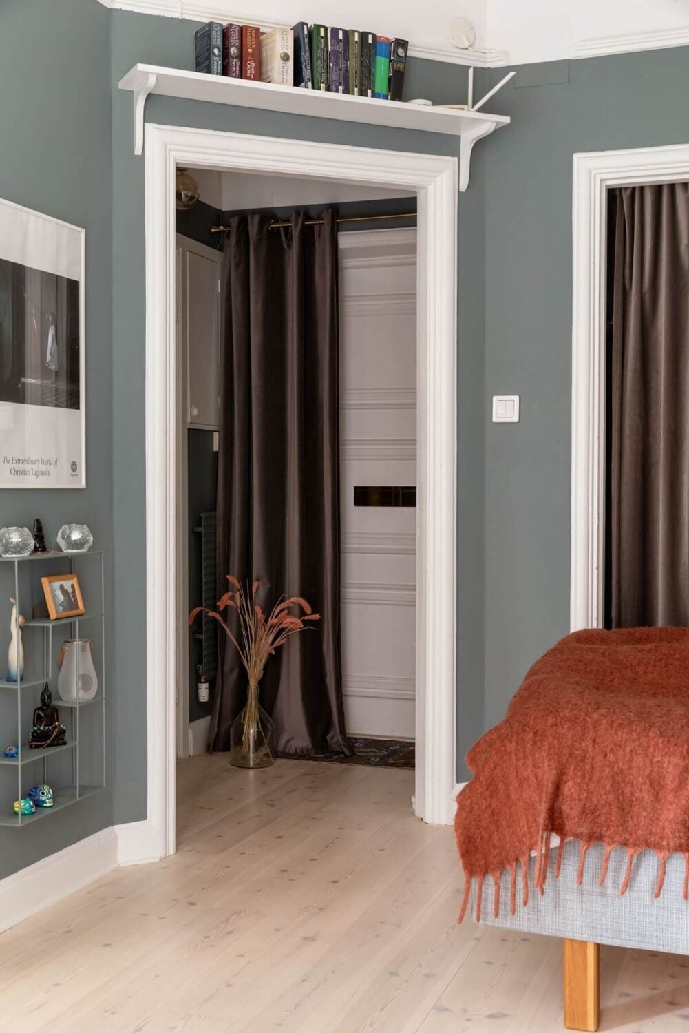 A Stockholm Studio Apartment with Warm Earthy Textiles 17 bookshelf above doorframe