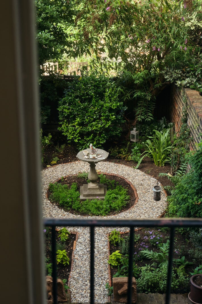 A One-Bedroom Maisonette with a Garden in London 18 garden from above