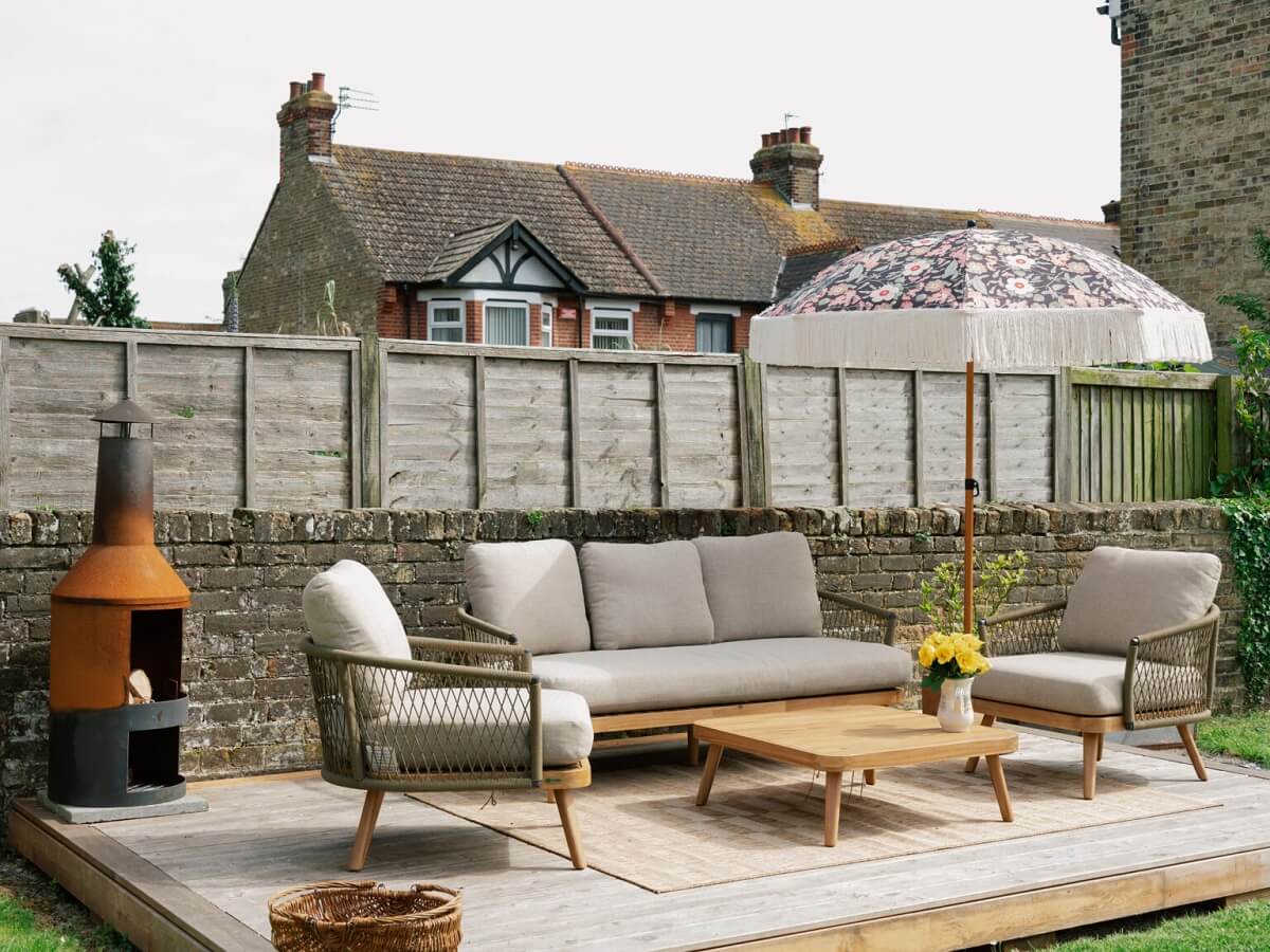 An English House with Carefully Restored Period Features 21 garden lounge spot