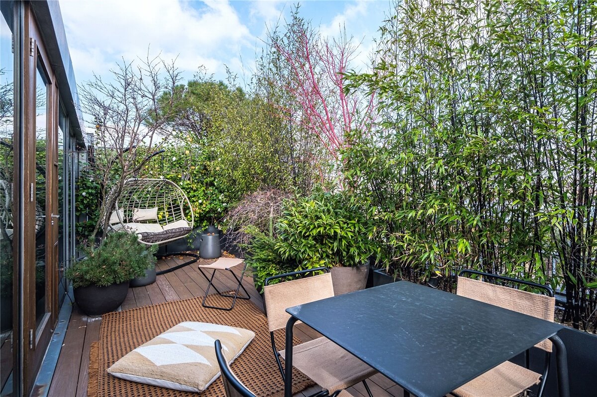 Best of 2024: Balconies and Gardens 25 green roof terrace with dining table