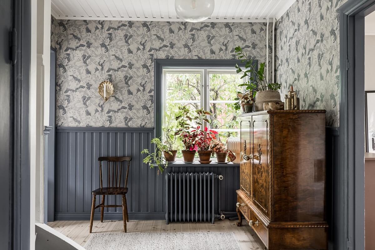 A Lovely Early 20th Century House with Wallpapers 2 hallway wallpaper