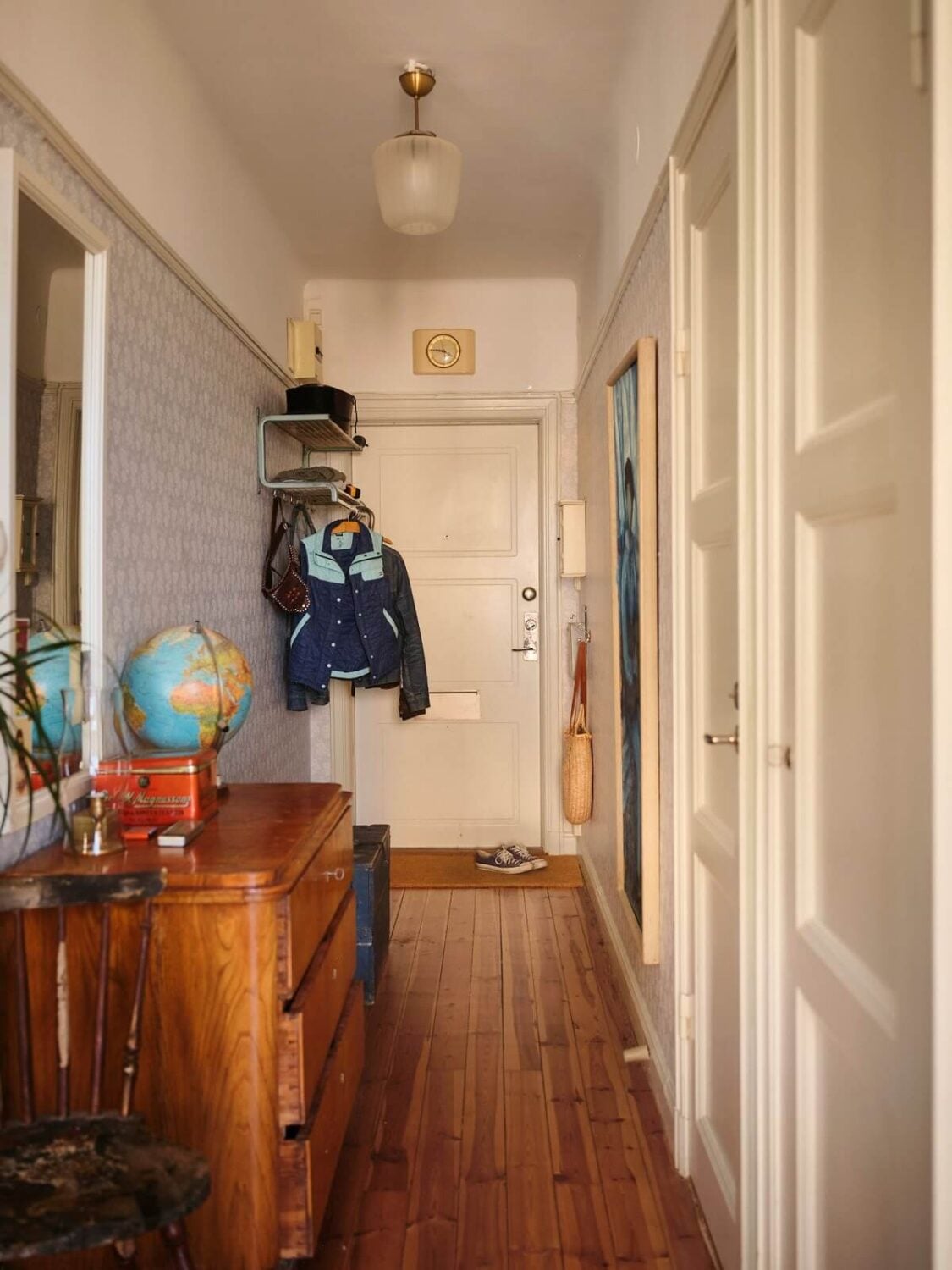 A Charming Small Two-Bedroom Apartment in Stockholm 21 hallway with wooden floor A Charming Small Two-Bedroom Apartment in Stockholm