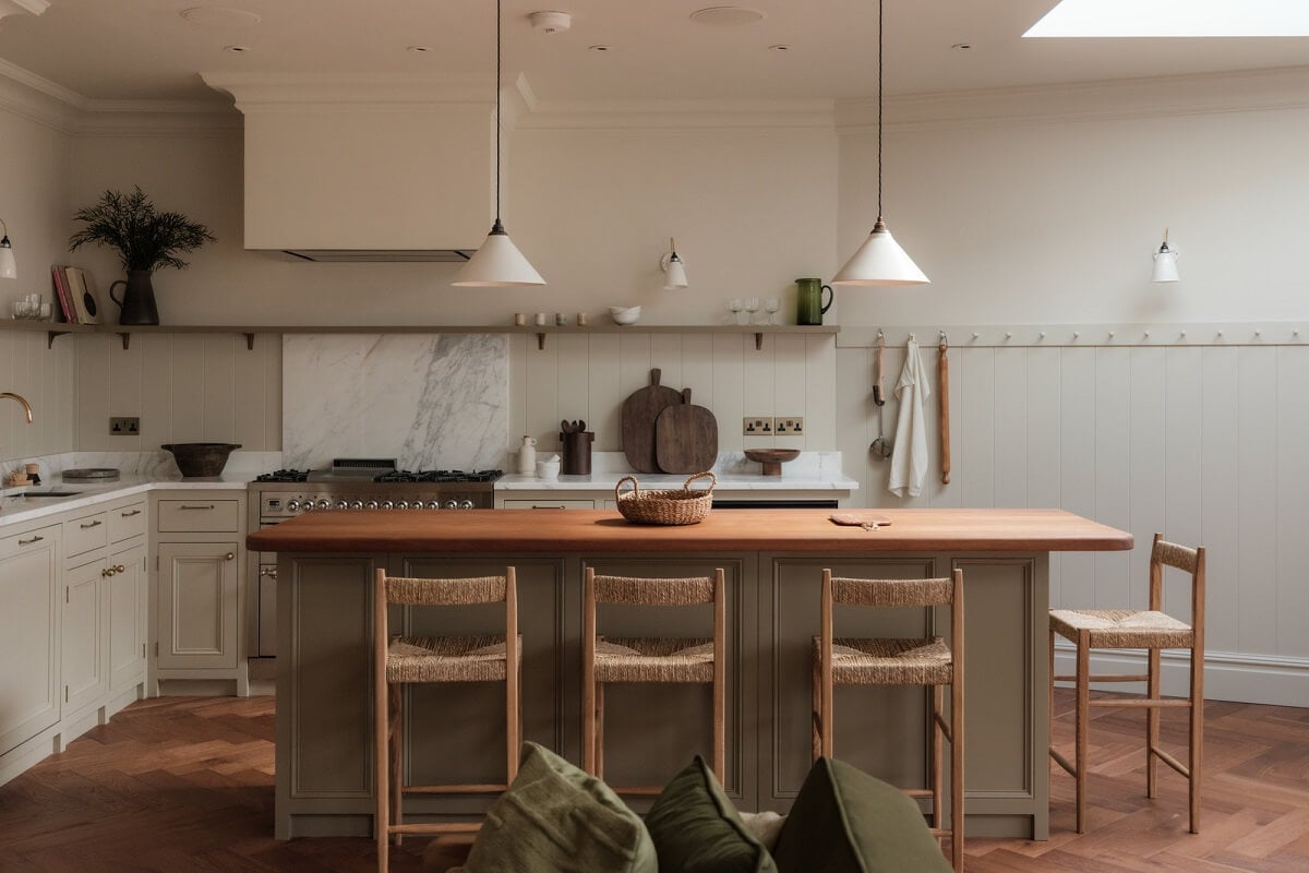 A Calm Color Palette and Warm Materials in a London Home 8 kitchen with island and wooden floor
