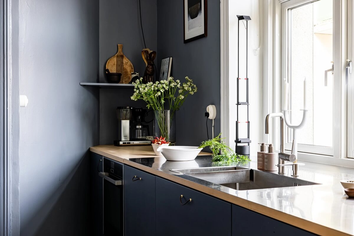 A Swedish Apartment with a Moody Kitchen and Bedroom 7 moody kitchen A Swedish Apartment with a Moody Kitchen and Bedroom