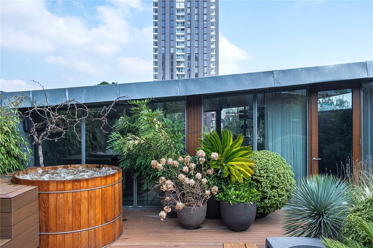 An Industrial, Loft-Style Duplex with Japanese Landscaped Roof Terraces 24 roof terrace with hot tub An Industrial, Loft-Style Duplex with Japanese Landscaped Roof Terraces