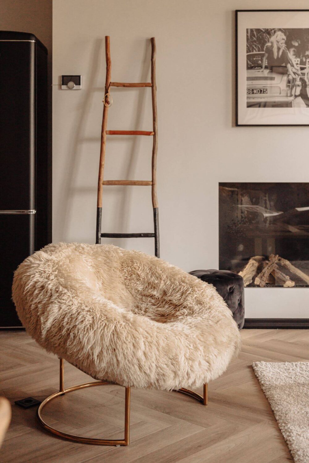 A Charming Apartment in a Historic Canal House 3 round chair