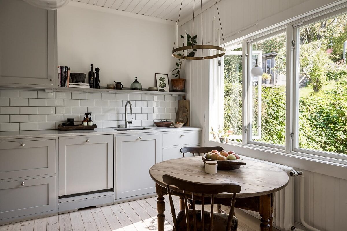 A Lovely Early 20th Century House with Wallpapers 10 round wooden kitchen table