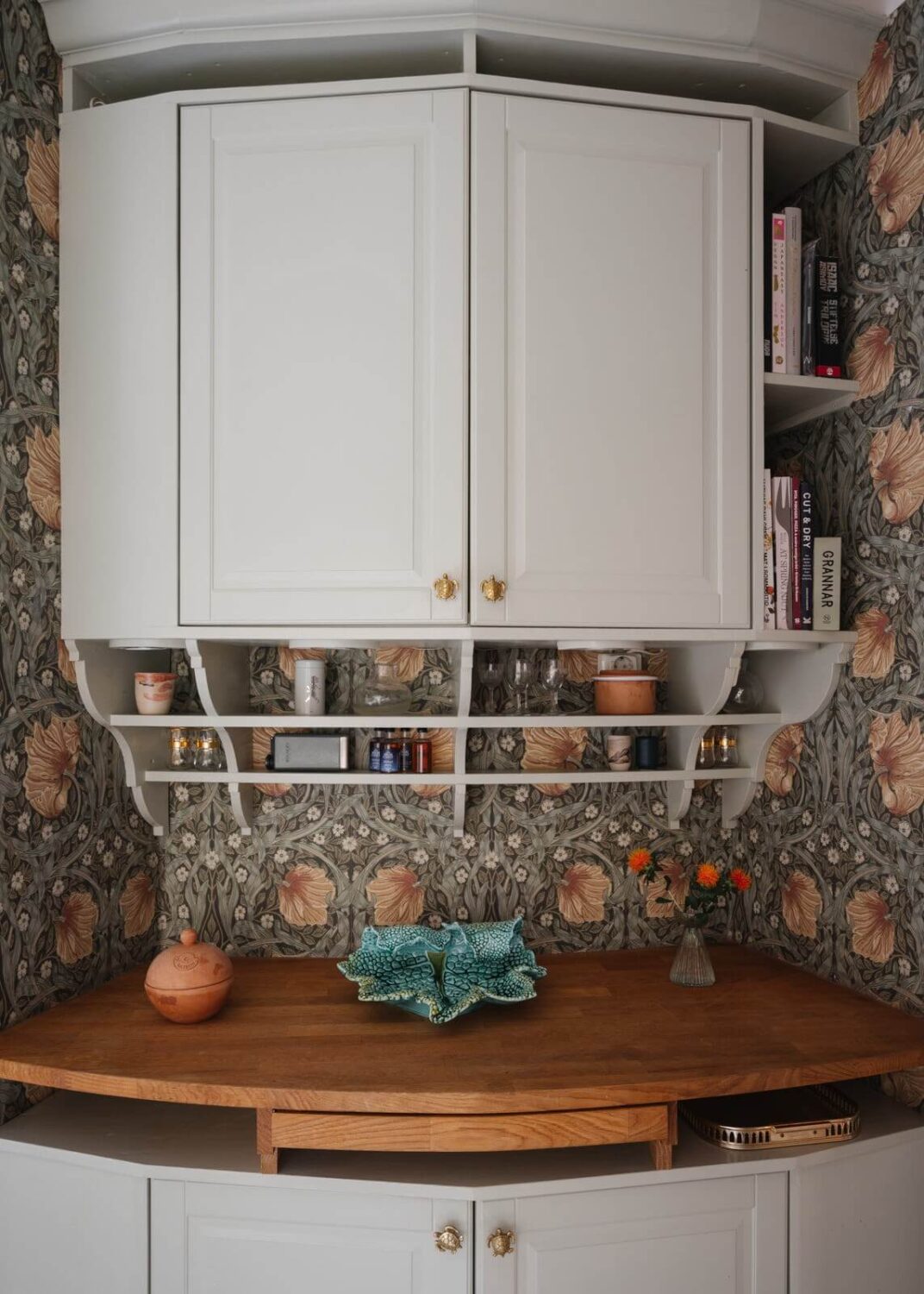 An Apartment with William Morris Wallpaper and a Dull Plum Bedroom 6 rounded kitchen cabinets with open storage