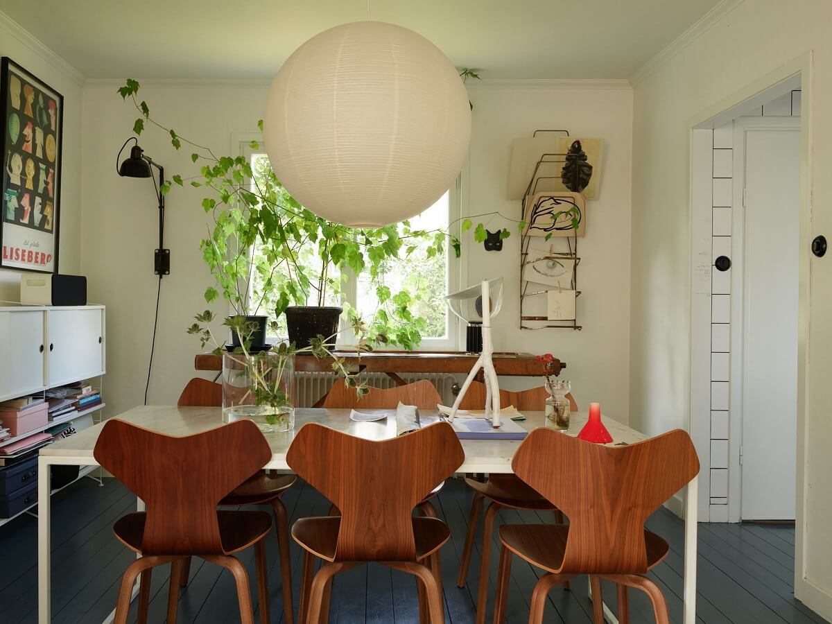 A 1940s House with Painted Floorboards in Sweden 6 scandinavian design dining table
