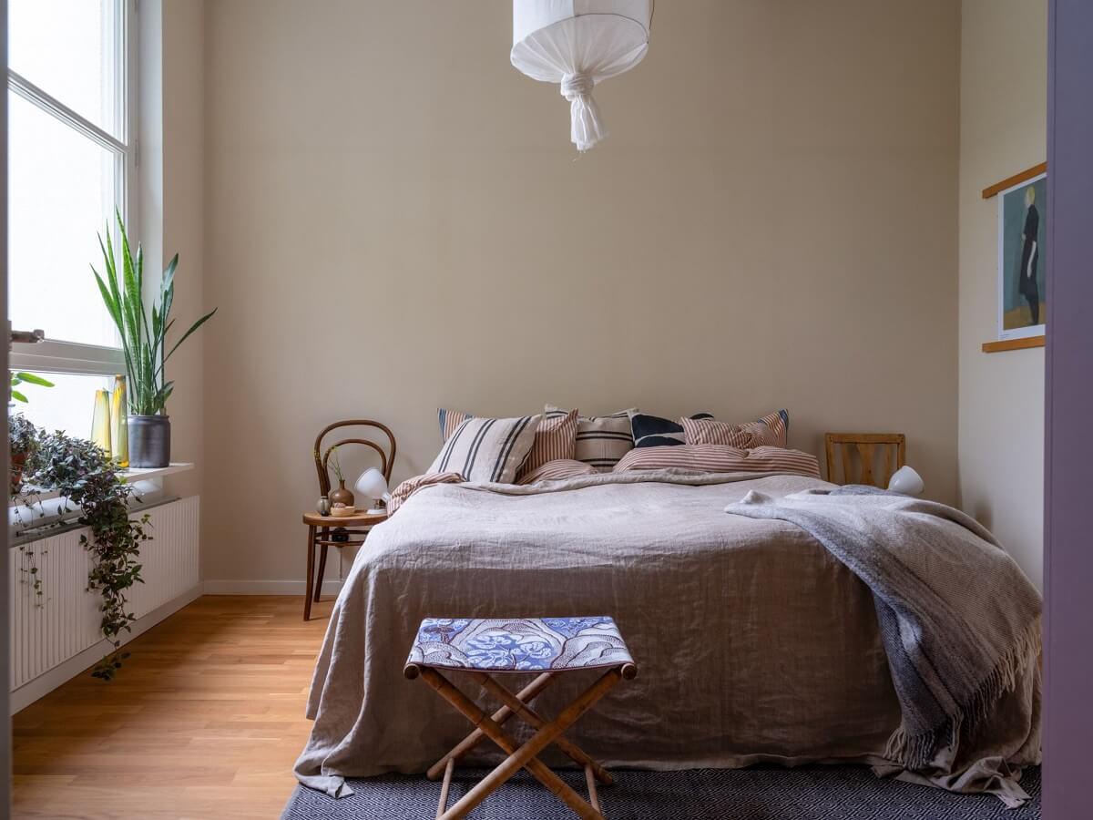 A Scandinavian Family Apartment with a Rusty Red Kitchen 18 serene scandi bedroom with gray walls